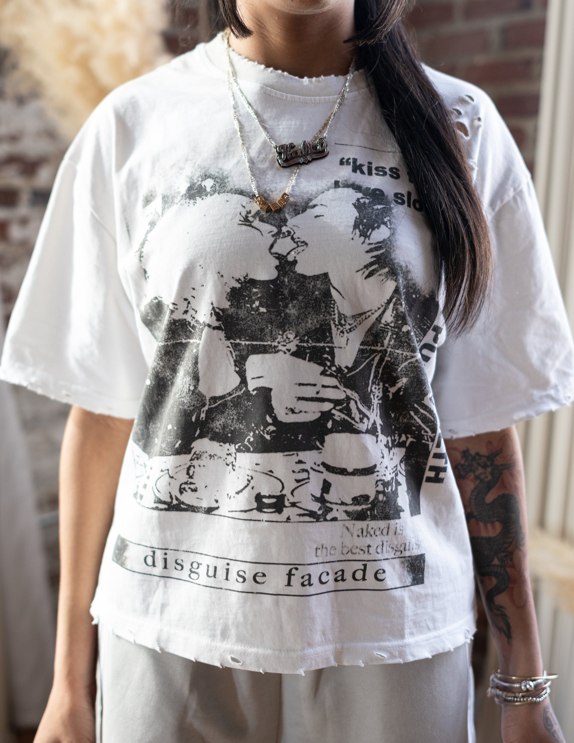 KISS FAST LOVE SLOW TEE